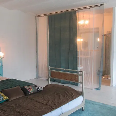 Guest house Domaine De La Jordanne - *