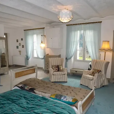 Guest house Domaine De La Jordanne - *